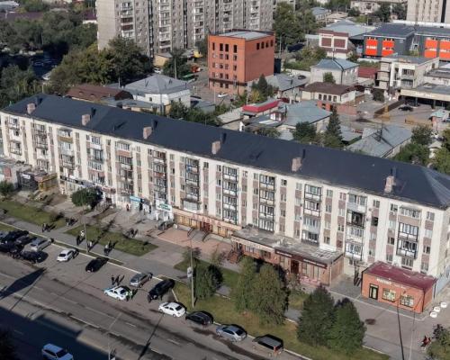 В Семее продолжается обновление фасадов зданий