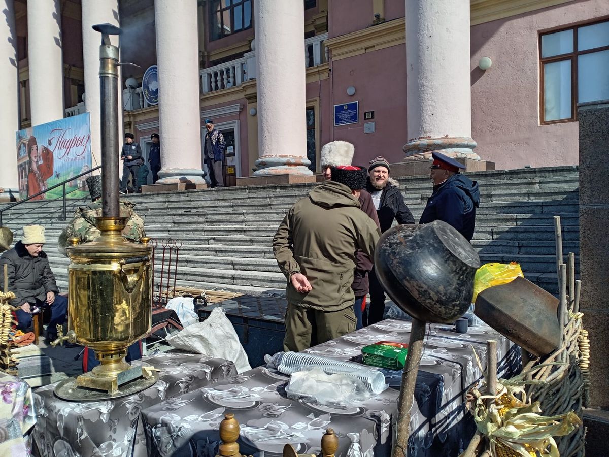 В Усть-Каменогорске начинается празднование Наурыза у Дома дружбы