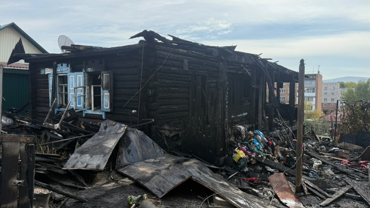 Пожар в частном доме в Алтае охватил 124 кв. метра