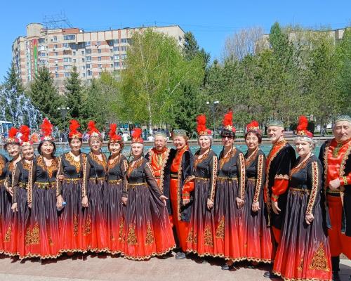 В Усть-Каменогорске на площади Республики идёт праздничный концерт