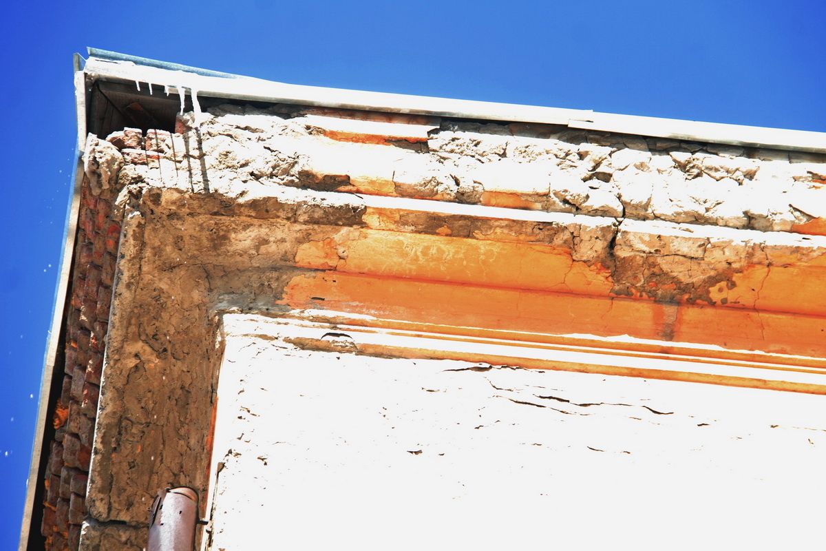 В Усть-Каменогорске за счет бюджета могут восстановить кровлю многоэтажки