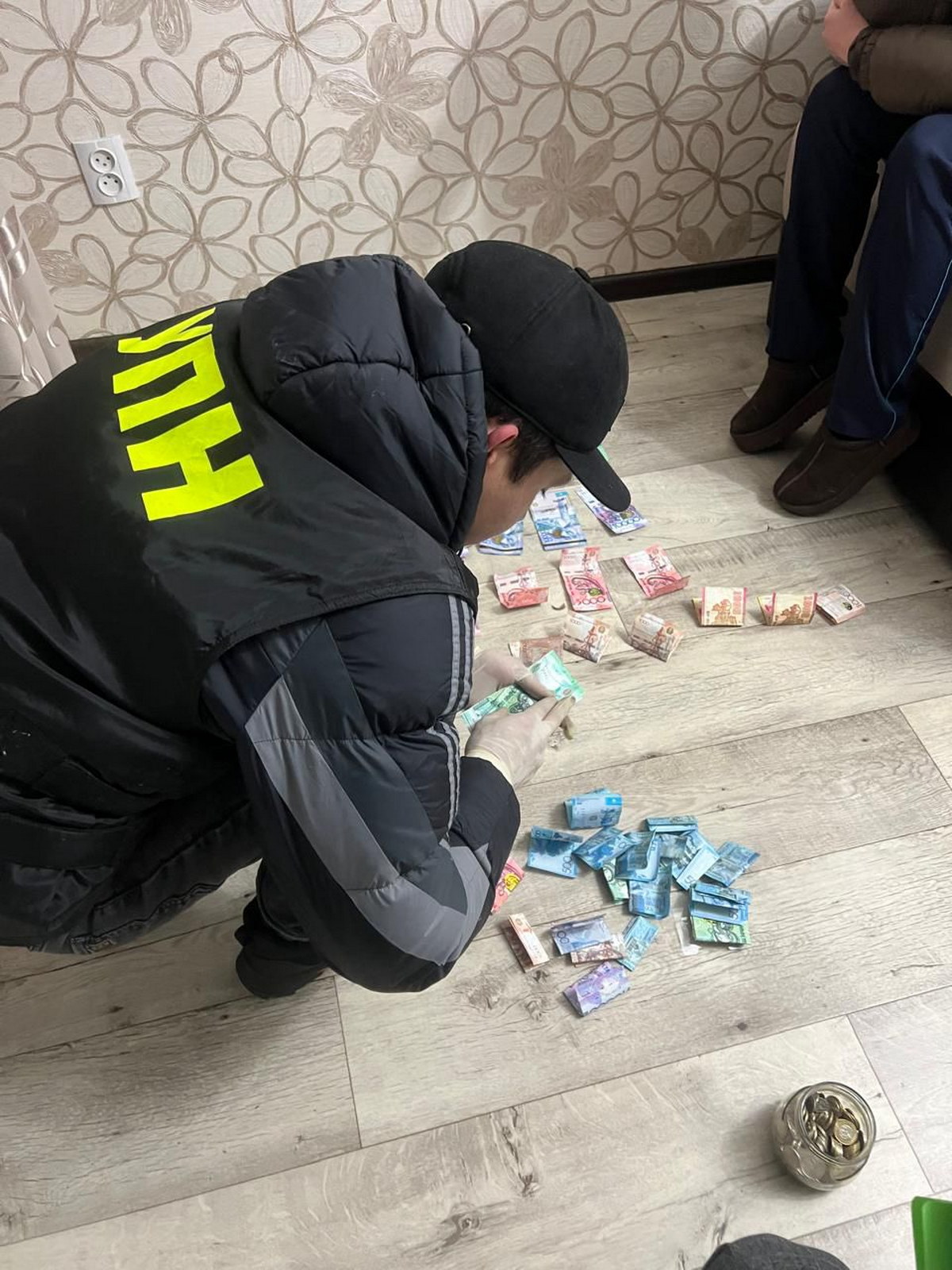 В Риддере в одной из квартир полицейские нашли свертки с высушенной марихуаной