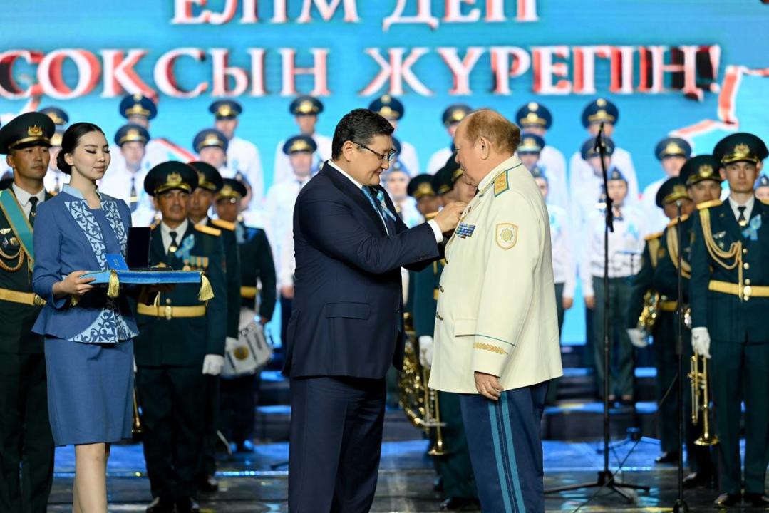 В Семее прошло торжественное собрание посвященное Дню Победы и Дню защитника Отечества