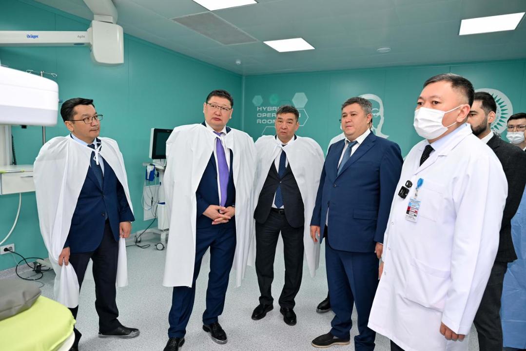 В Семее открыли ангиографическую операционную: аким области Абай посетил БСМП