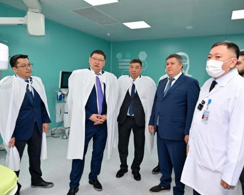 В Семее открыли ангиографическую операционную: аким области Абай посетил БСМП
