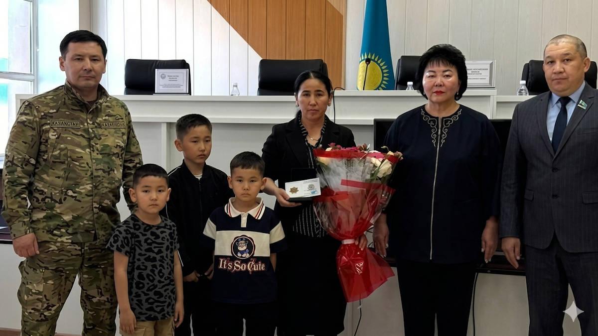 Жителя ВКО посмертно наградили за проявленный героизм при спасении людей