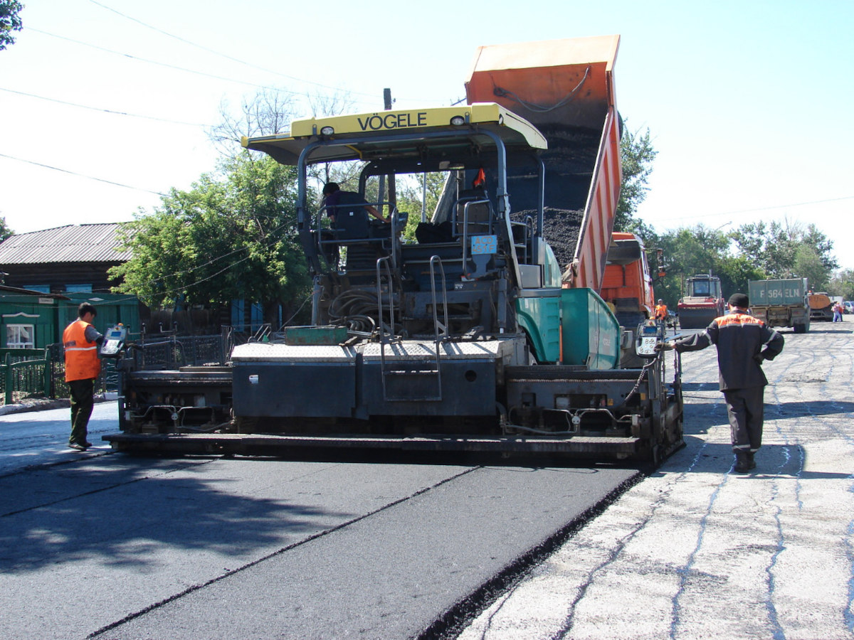 В Усть-Каменогорске на теплый сезон запланирован средний ремонт дорожного покрытия