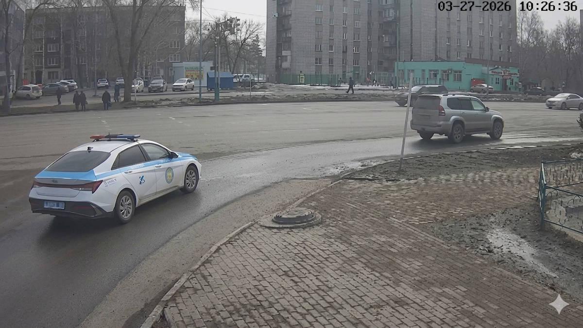 В Усть-Каменогорске у должника по алиментам забрали автомобиль 