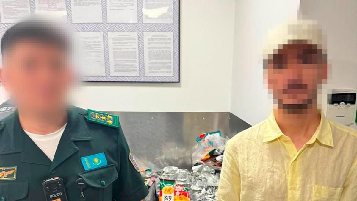 Наркотики под видом косметики обнаружили в багаже пассажиров в Алматы