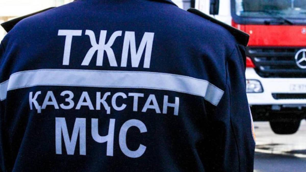В Туркестанской области спасатели достали малыша из уличного туалета 
