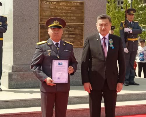 В Усть-Каменогорске состоялось торжественное возложение цветов к памятнику Сагадату Нурмагамбетову 