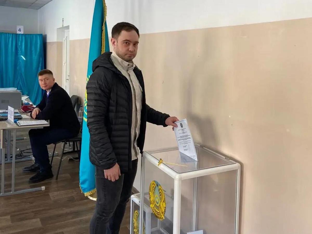 Призёр Олимпийских игр посетил избирательный участок в городе Алтае