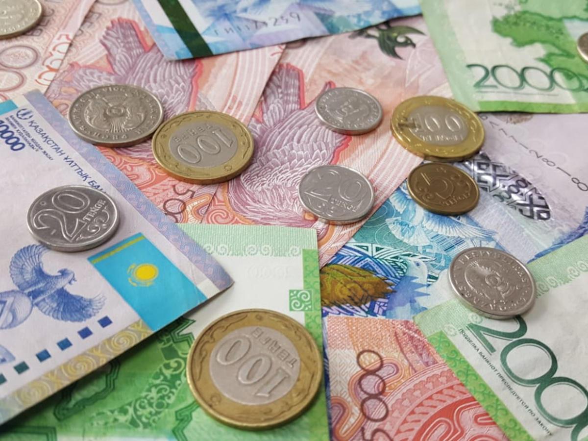 В Уральске участились случаи оплаты «сувенирными» купюрами