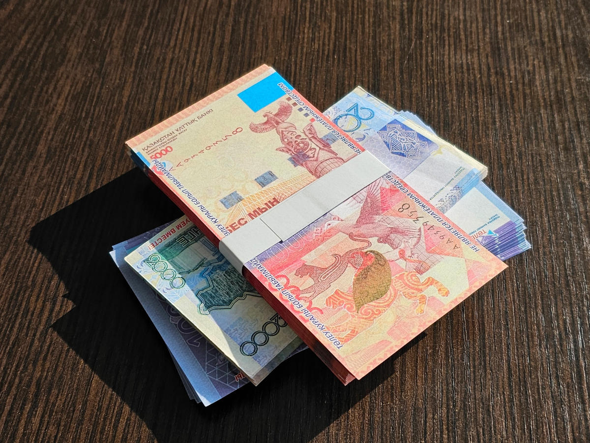 В Актобе женщину наказали за мошенничество с «игрушечными» деньгами