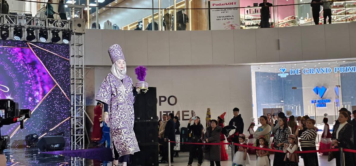 В Усть-Каменогорске состоялся показ национальной одежды 