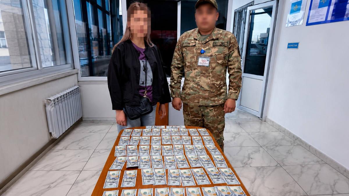 С начала года на границе Казахстана пресекли вывоз валюты на 6,9 млрд тенге