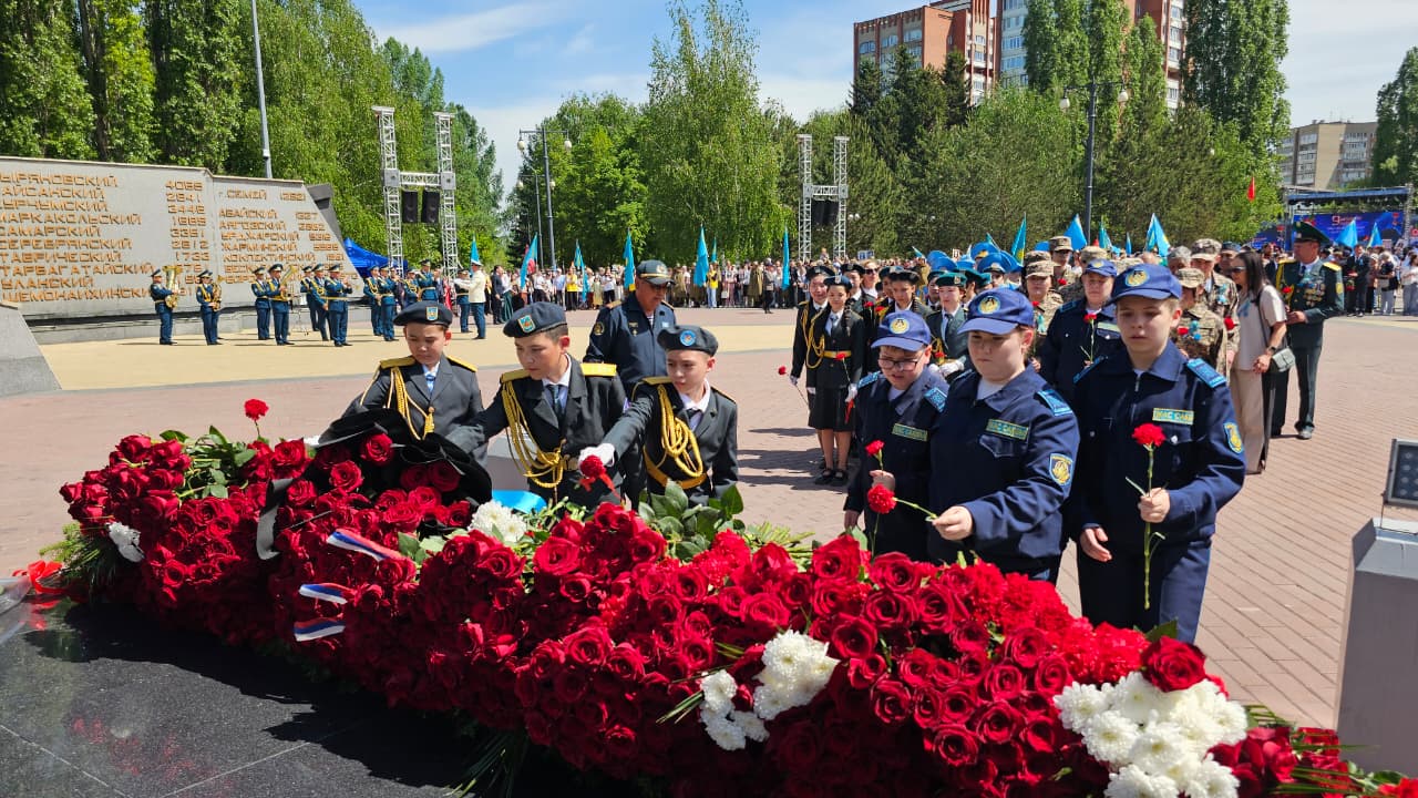 В Усть-Каменогорске у Вечного огня почтили память погибших в годы войны