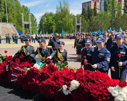 В Усть-Каменогорске у Вечного огня почтили память погибших в годы войны