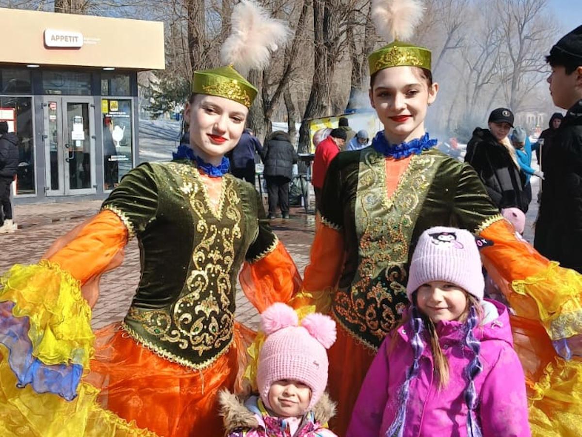 В Усть-Каменогорске праздничное шоу стартовало на Комендантке