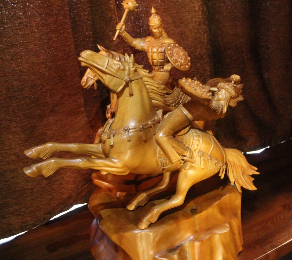 Скульптор из Усть-Каменогорска оживляет историю Казахстана