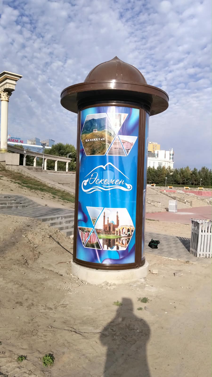 В Усть-Каменогорске начали устанавливать тумбы для афиш