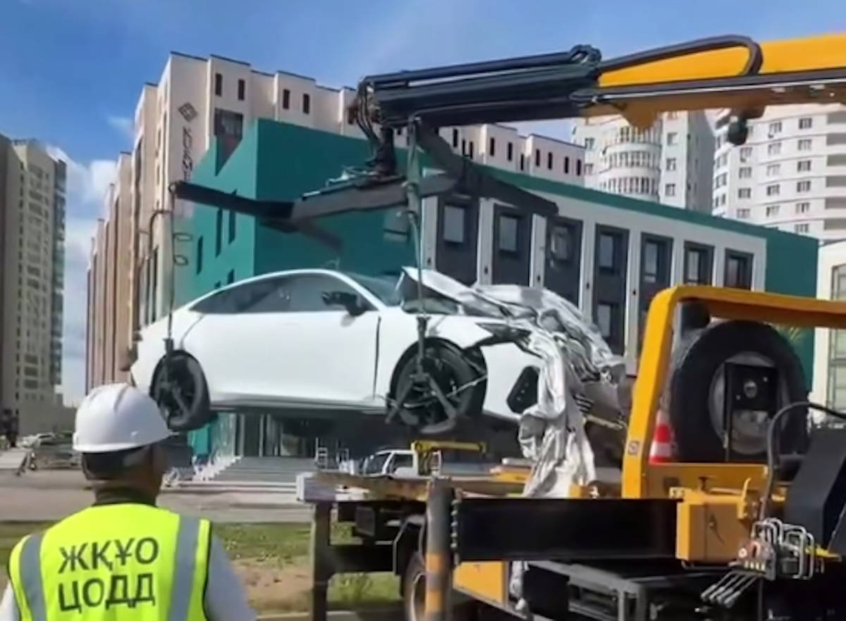 Бесхозные автомобили массово вывозят с улиц Астаны
