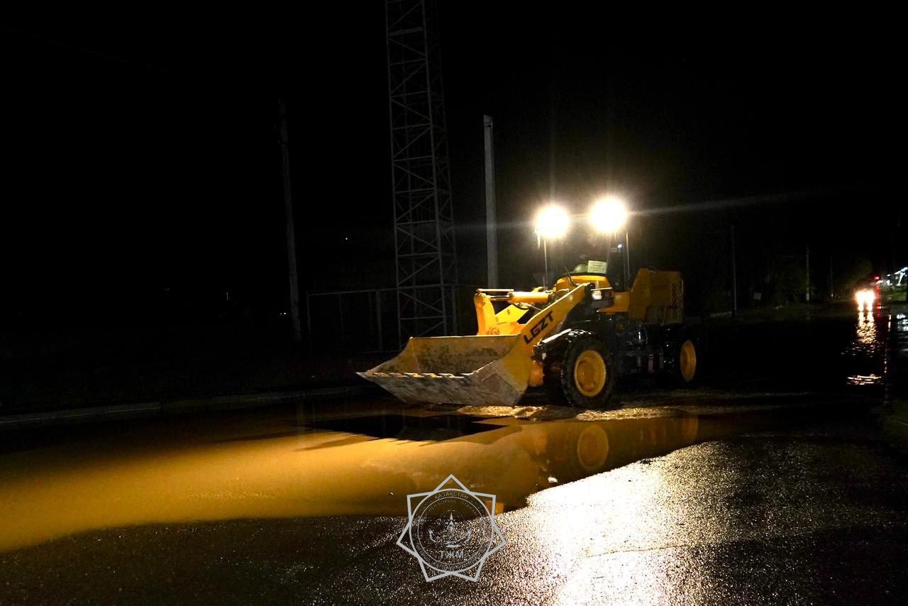 Ливень подтопил улицы Кентау: откачано более 2,4 тыс. кубометров воды