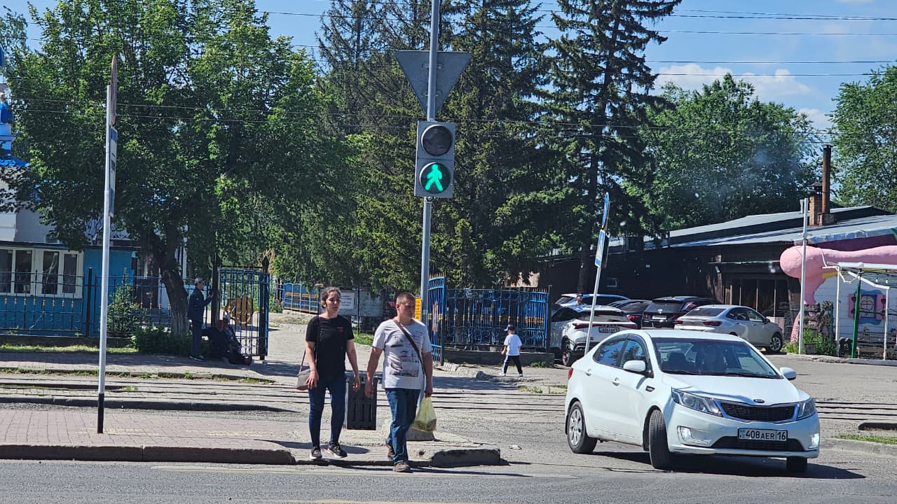 На улице Казахстан в Усть-Каменогорске заработал светофор с кнопкой вызова