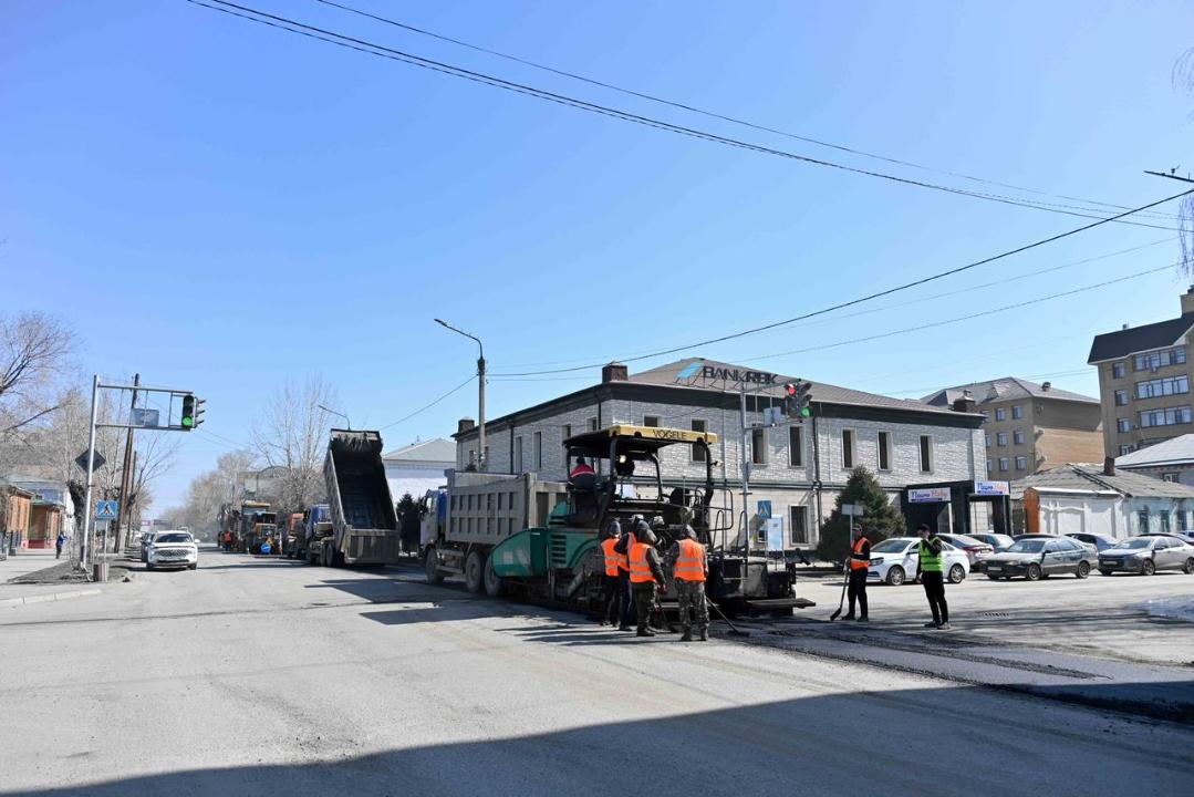 Сроки и качество без компромиссов: аким области проверил дорожные работы в Семее