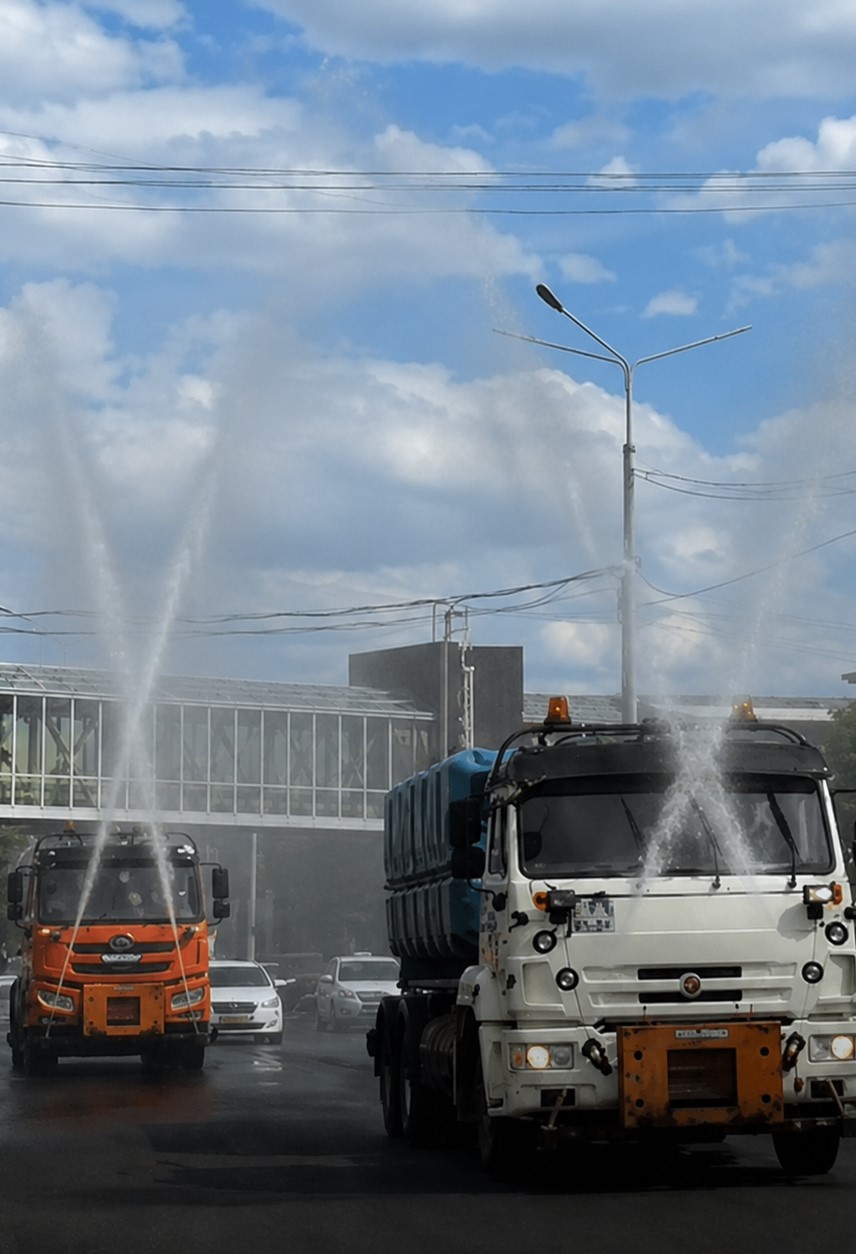 В Усть-Каменогорске усилили полив улиц из-за жары
