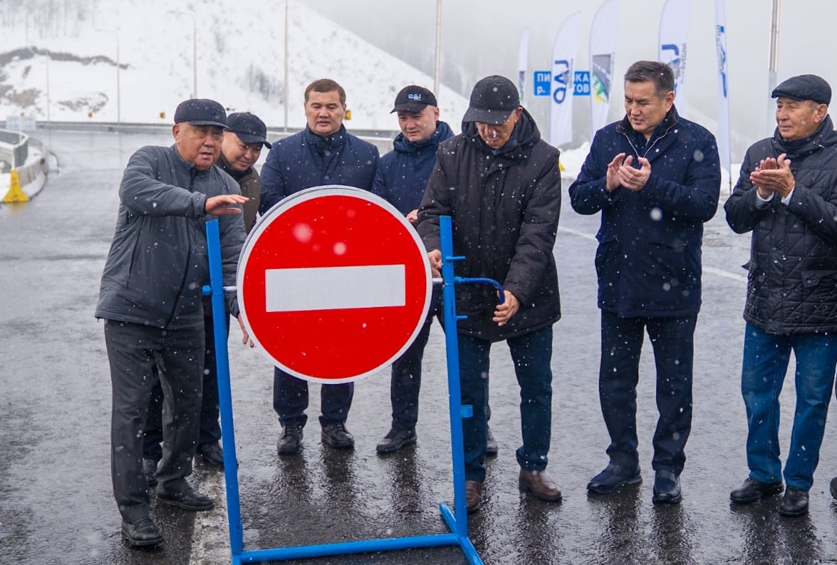 Бұралаң тау жолын айналып өтеді: ШҚО-да жаңа жол мен Қазақстандағы ең биік көпір ашылды