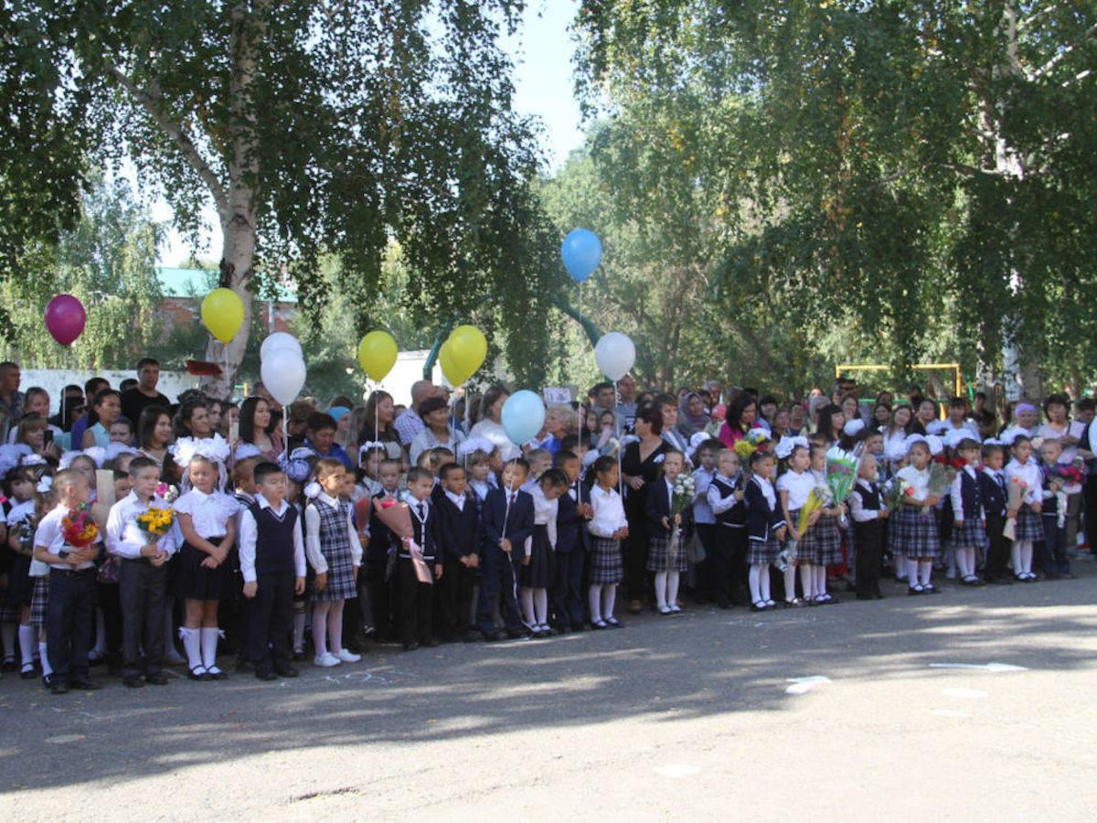 В ВКО мошенники предлагают материальную помощь на покупку школьной формы