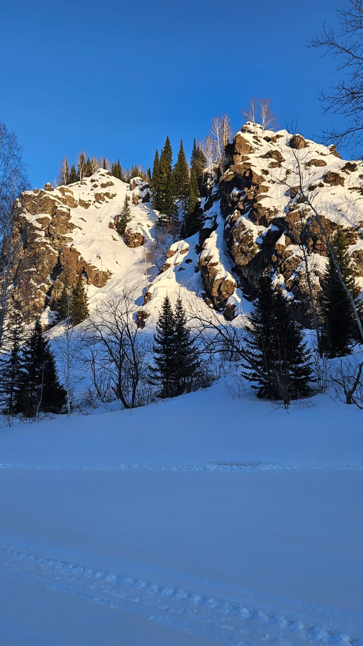 После сильных морозов в ВКО стали доступны маршруты по руслу Горной Ульбы