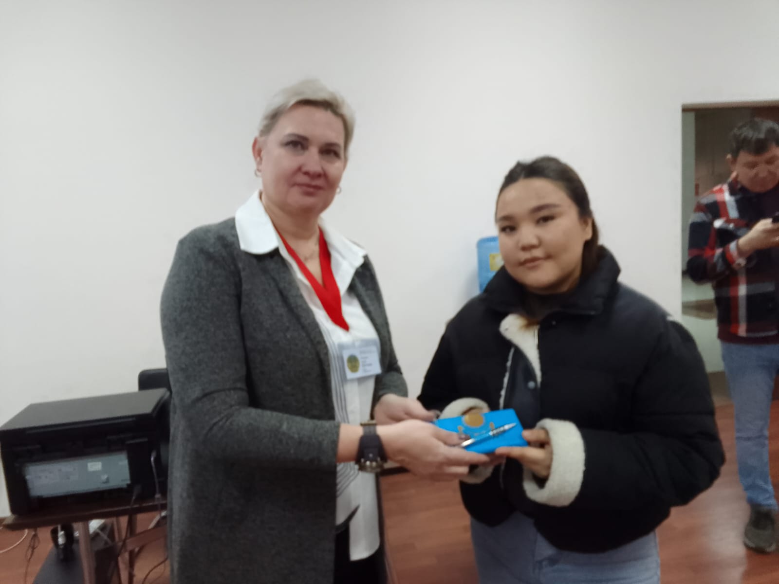 Молодые избиратели Усть-Каменогорска голосуют на референдуме