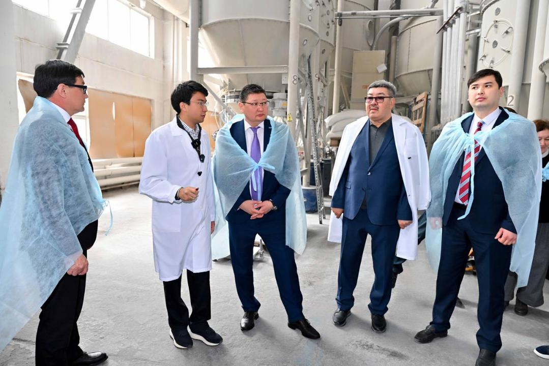 Аким области Абай оценил работу промышленных предприятий Семея