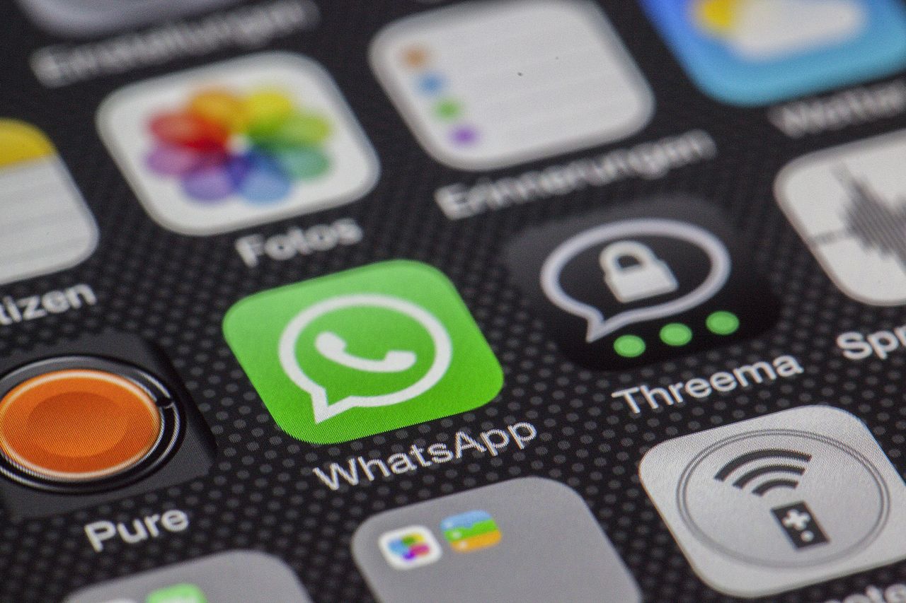 Просьбы перевести деньги: казахстанцев предупредили о взломах WhatsApp
