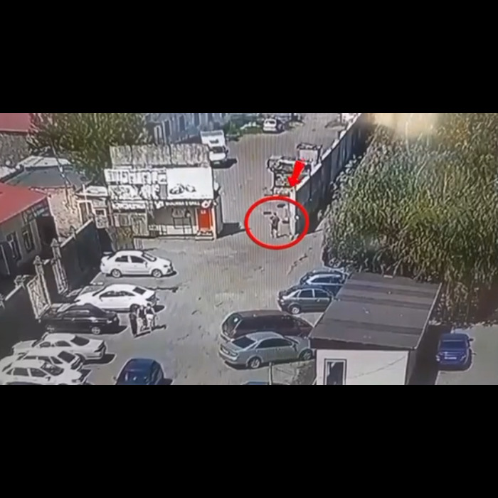 В Усть-Каменогорске мужчина попросил показать телефон и сбежал с ним