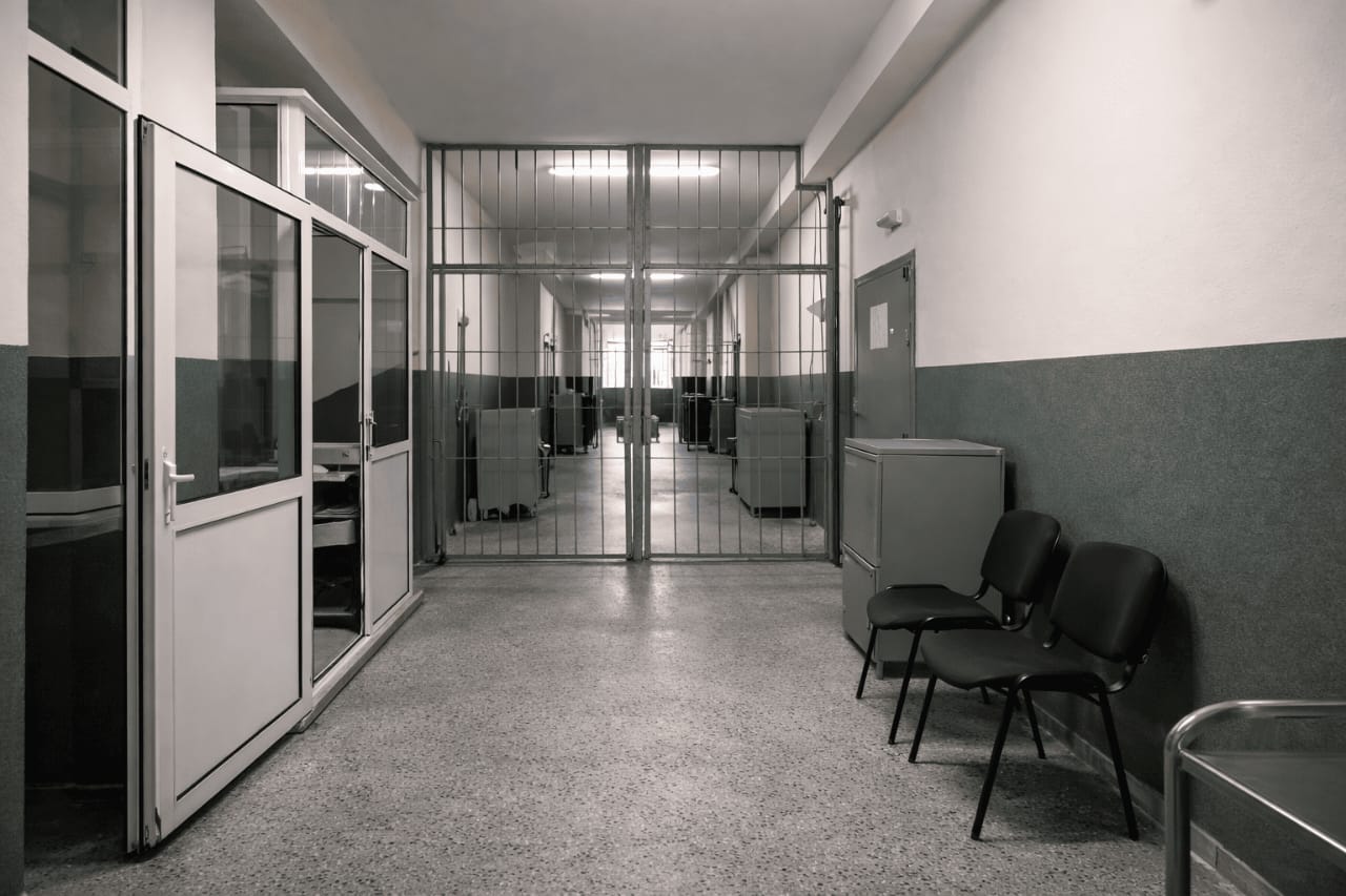 Конфликт в школе Астаны: несовершеннолетний и сотрудник привлечены к ответственности