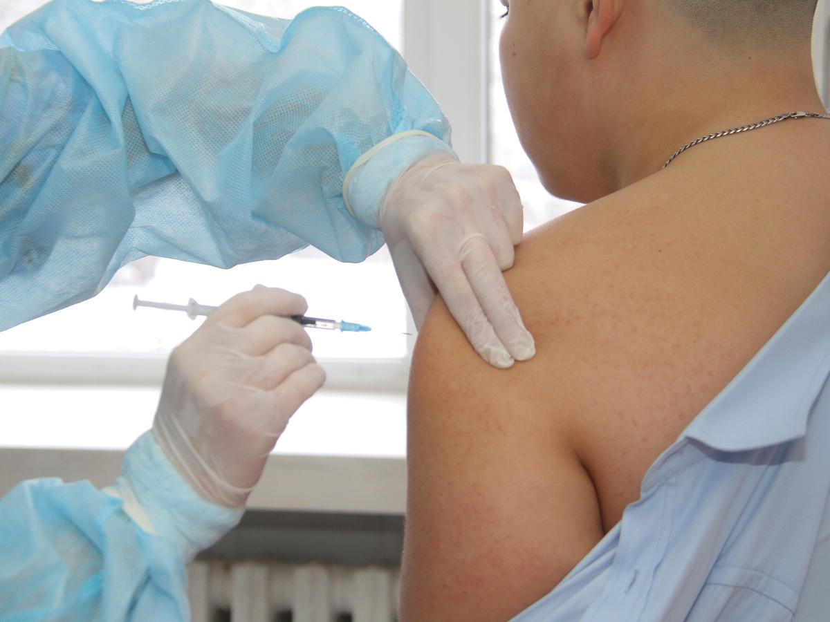 В поликлиниках Усть-Каменогорска проводится вакцинация против клещевого энцефалита 