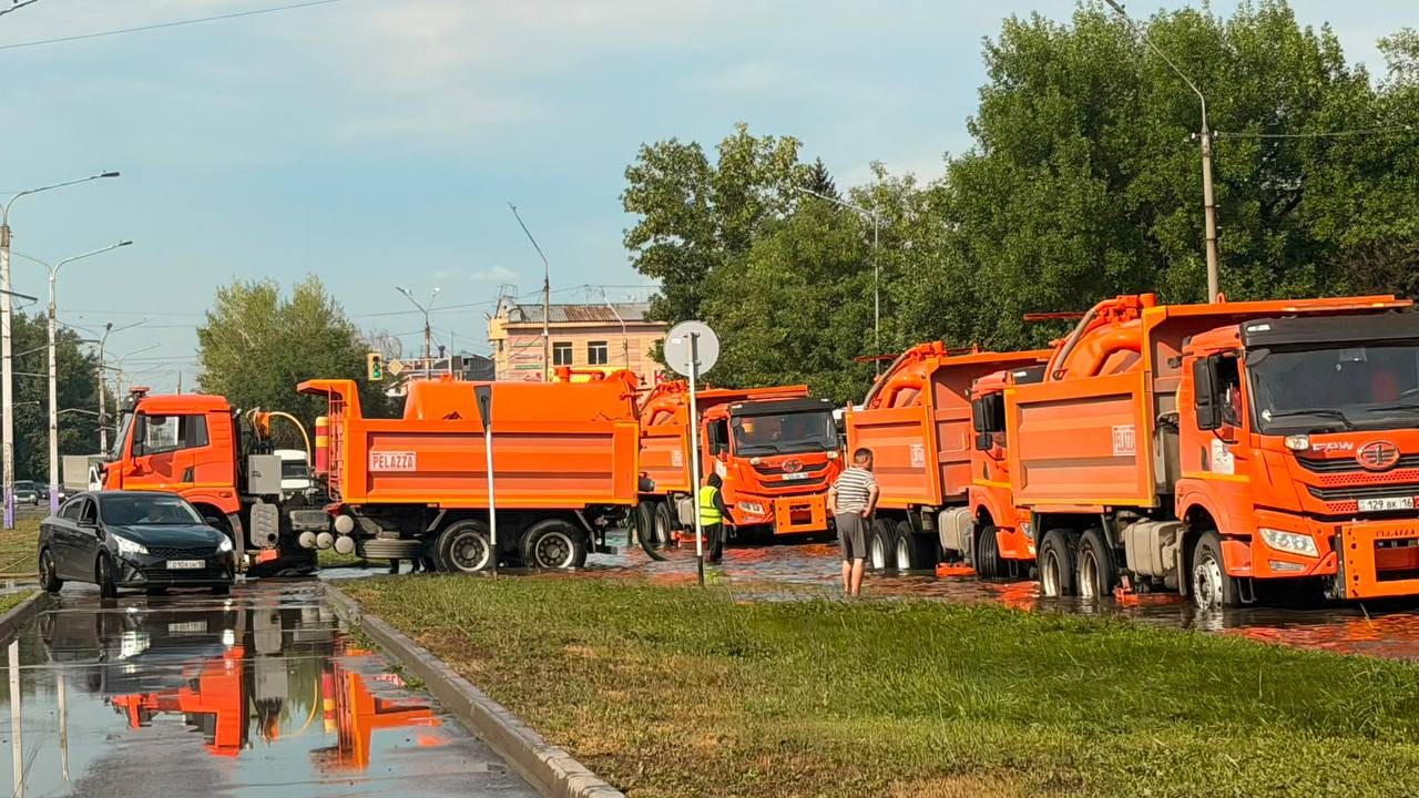 Акимат Усть-Каменогорска поблагодарил коммунальные службы и МЧС за ликвидацию последствий сильного ливня