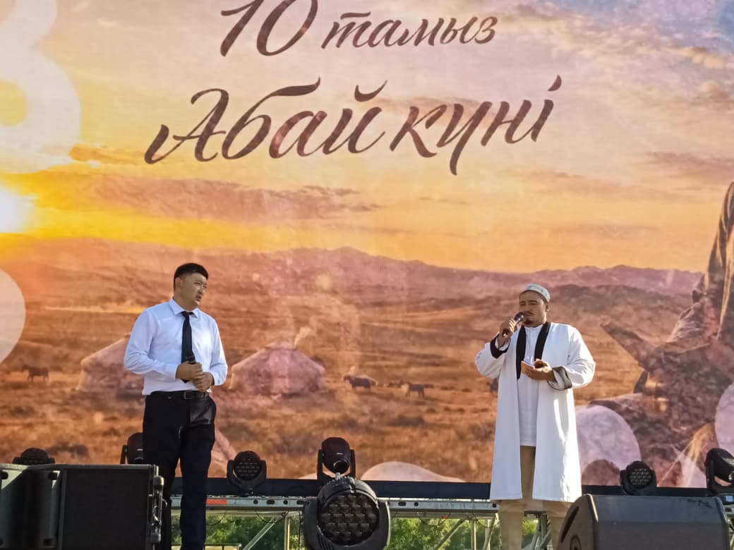 В Усть-Каменогорске отметили 181-летие Абая творческим конкурсом