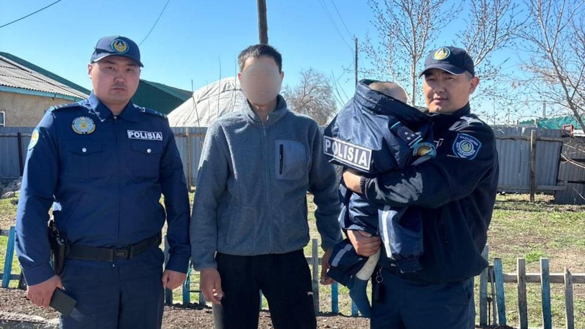 В одном из сел ВКО на улице обнаружили двухлетнего ребенка 