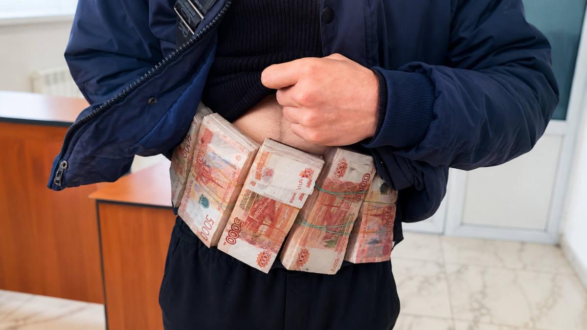 С начала года на границе Казахстана пресекли вывоз валюты на 6,9 млрд тенге