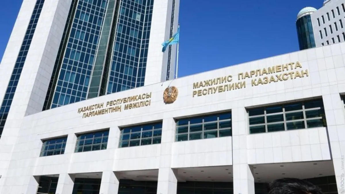 В Астане прошло последнее в истории заседание мажилиса