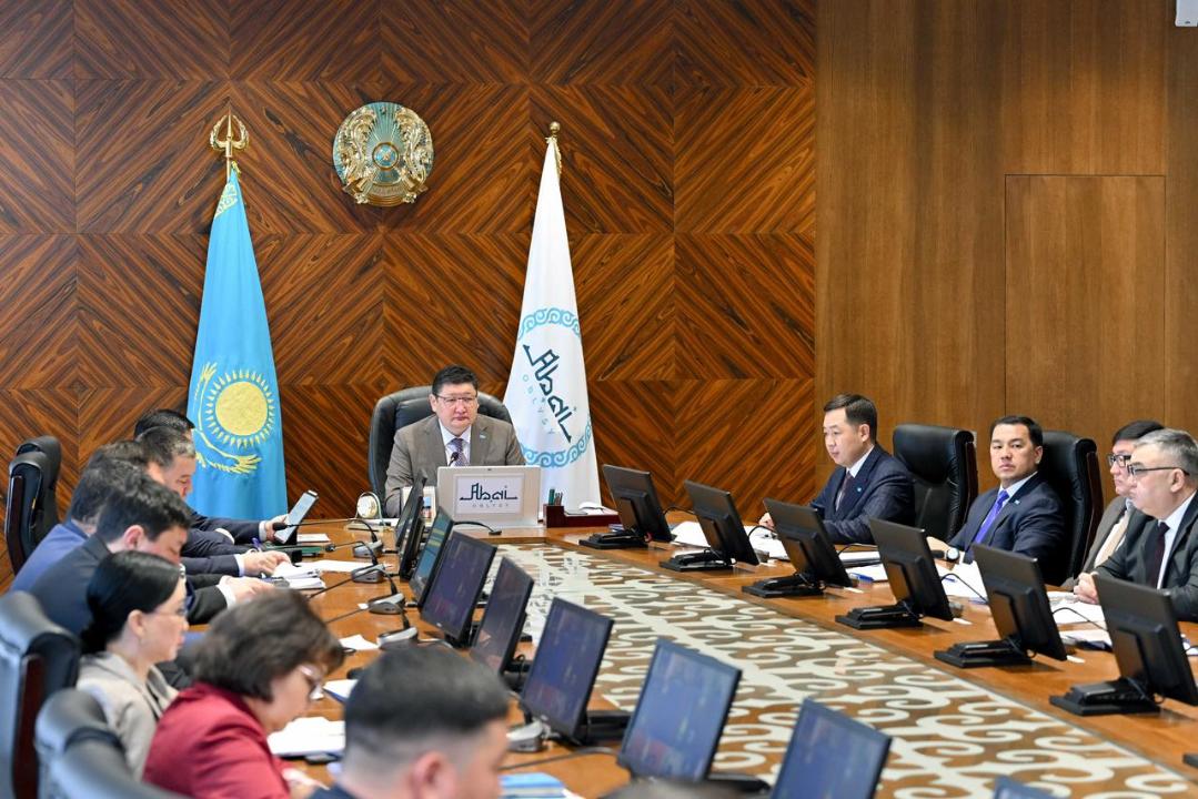 	В Семее состоялось расширенное аппаратное совещание