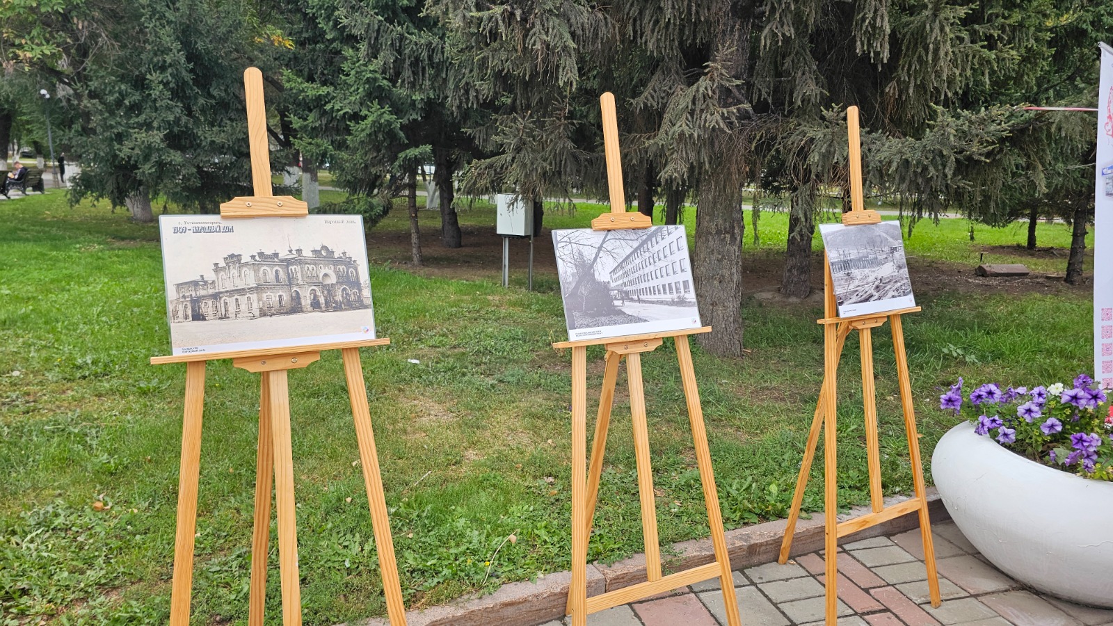 Из-за непогоды фестиваль фотографов и художников пройдет в ЦДК Усть-Каменогорска