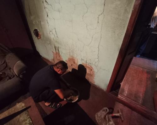 В Усть-Каменогорске волонтеры помогают незрячему мужчине привести дом в порядок