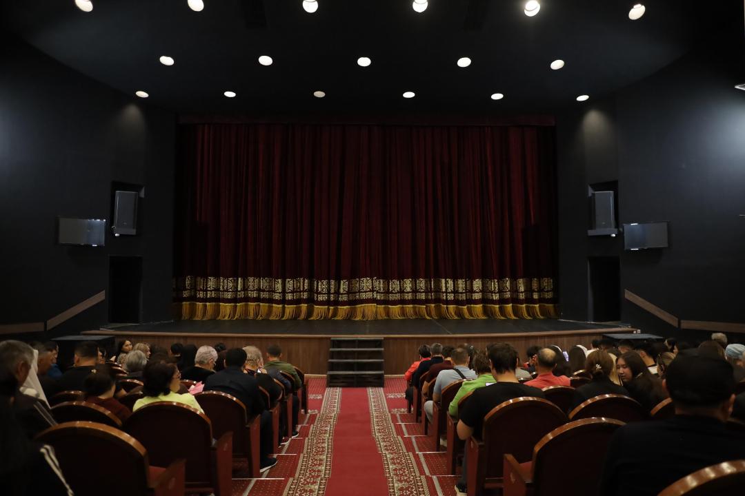 В театре имени Абая в Семее прошла премьера драмы «Қарағай»