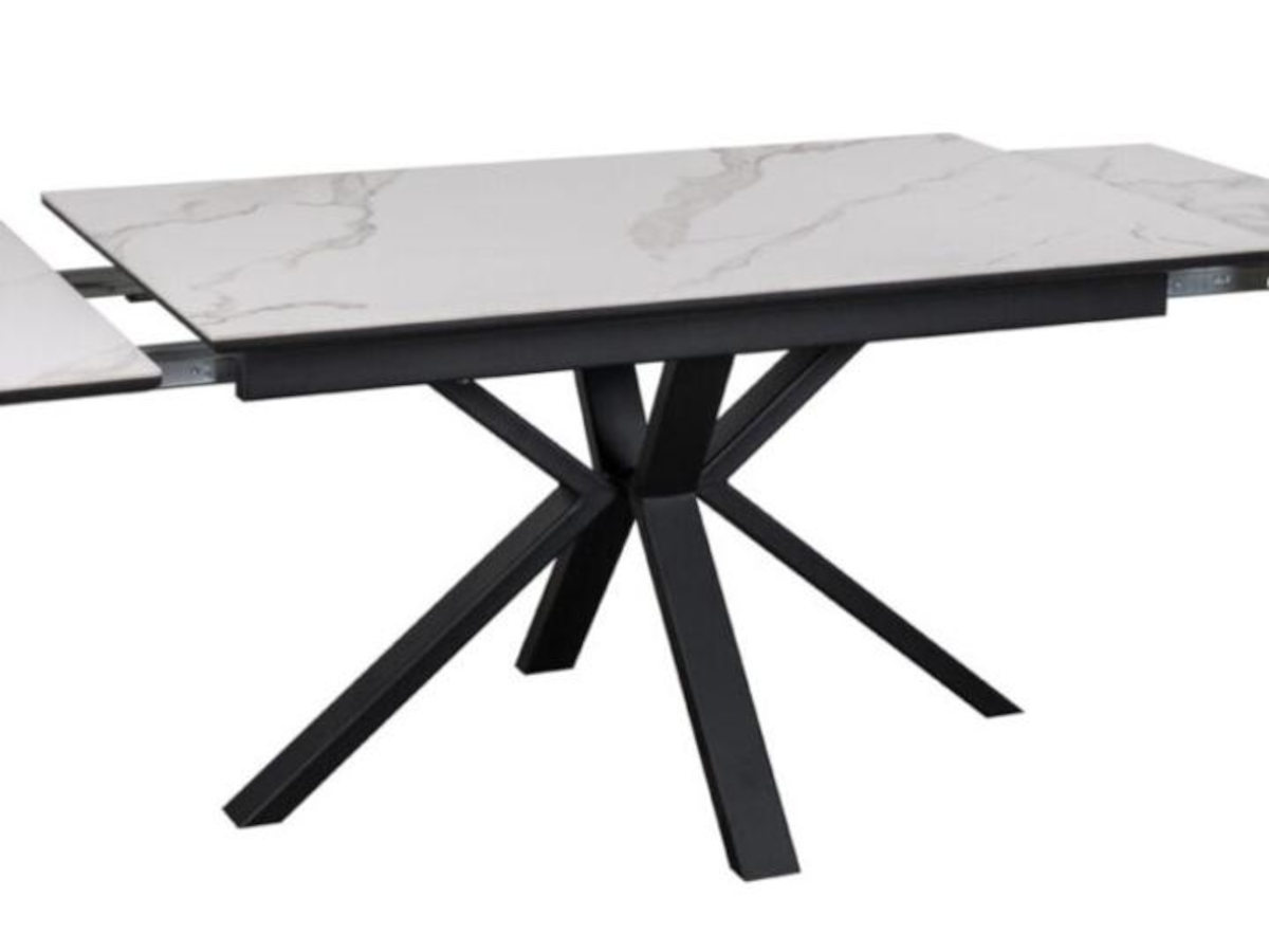 Не выдержал дастархан: в ЗКО потребитель выиграла суд у изготовителя стола