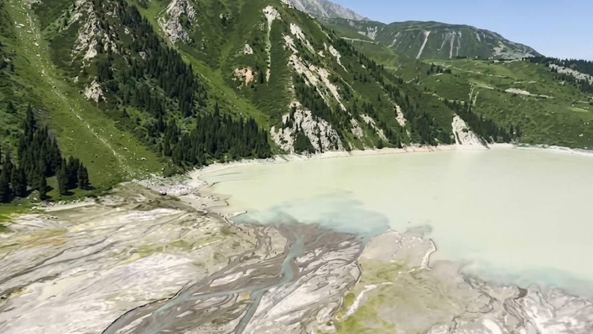 В Алматы запустили круглосуточное наблюдение за моренными озерами